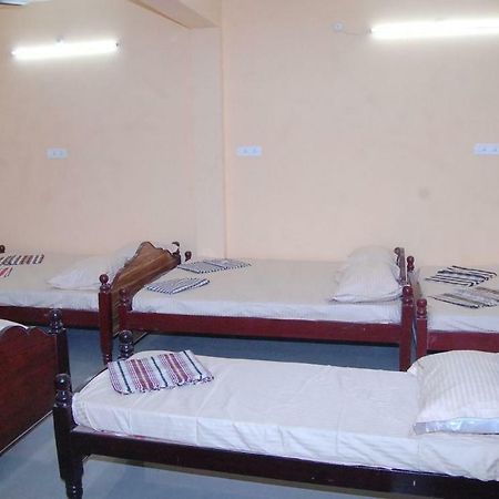 Hotel Lakshmi Illam Tirukkadaiyur Esterno foto