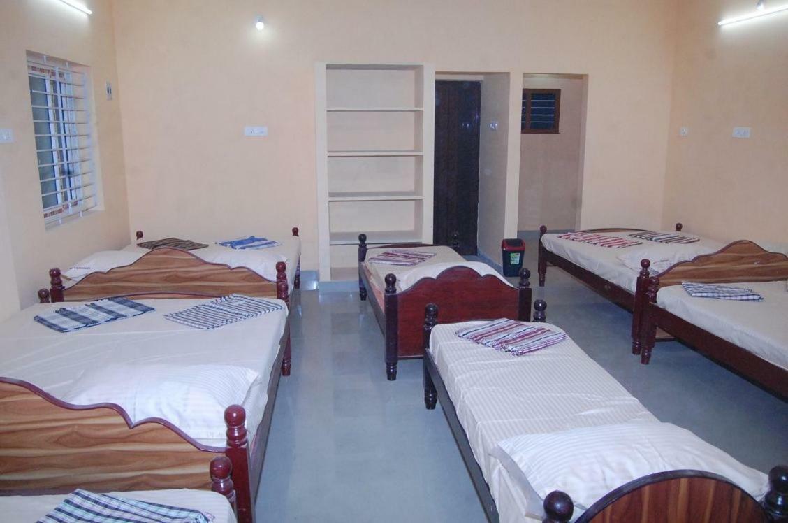 Hotel Lakshmi Illam Tirukkadaiyur Esterno foto